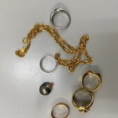 貴金属アクセサリー一式を札幌市北区の女性から買取いたしました。