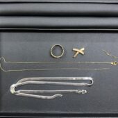 金のリング(k18)やプラチナ(Pt850)のネックレスを東区の男性から買取いたしました。